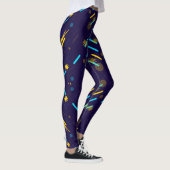 Leggings feature a dark purple background  (Rechts)