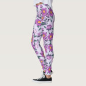 Leggings mit einem auffälligen Blumenmuster (Links)