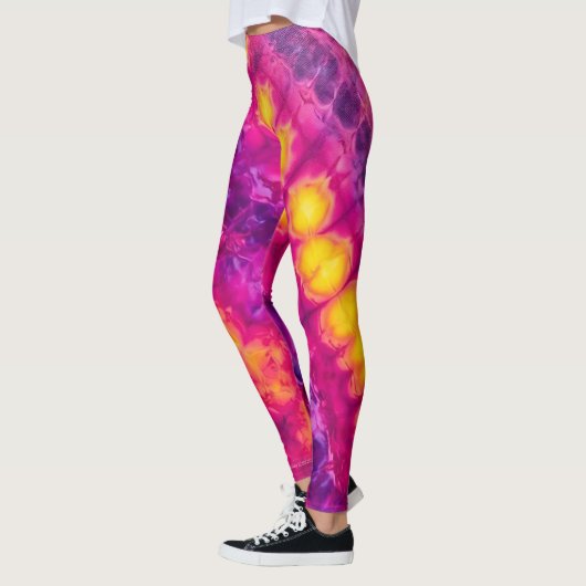 Leggings von James Michael Miller 4/2/2024 (Links)