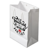 Lehre ist ein Werk des Herzens, das LehrerInnen sc Mittlere Geschenktüte (Vorderseite Schrägansicht)