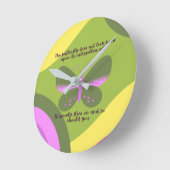 Lehren aus einer Schmetterlingsarbeit Runde Wanduhr (Winkel)