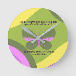 Lehren aus einer Schmetterlingsarbeit Runde Wanduhr