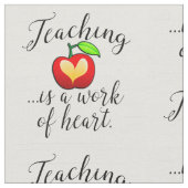 Lehren ist ein Werk des Herzlehrers Stoff (Nahaufnahme)