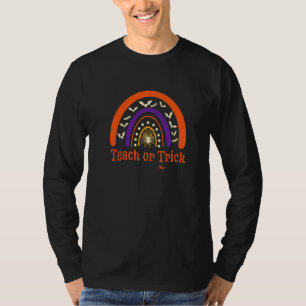 Lehren oder Täuschen Regenbogen Halloween Lehrer L T-Shirt