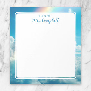 Lehrer einen Hinweis aus Regenbogenwolken-Notepad Notizblock