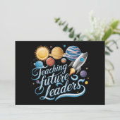 Lehrer für zukünftige Führungskräfte im Weltraum Einladung (Stehend Vorderseite)