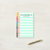 Lehrer gezeichnete Bleistifte, zum des Post-it Klebezettel (Auf Schreibtisch)