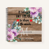 Lehrer nimmt ein großes Herz, um kleine Gedanken z Notizblock (Vorderseite)
