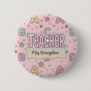 Lehrer-Schulpattern mit rosa Buchstaben Button