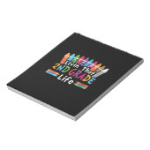 Lehrerin der zweiten Klasse, die dieses 2. Lebensj Notizblock (Rotiert)