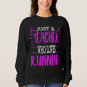 Lehrerin, die Halbmarathon-Teilnehmer beim ersten Sweatshirt