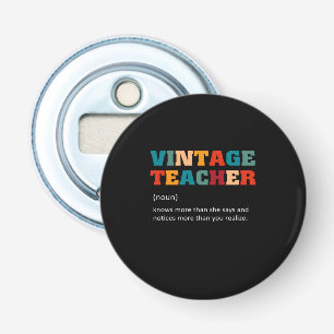 Lehrerin gibt Vintagen Lehrer ein Geschenk Flaschenöffner