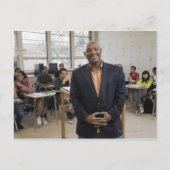 Lehrerin im Klassenzimmer mit Schülern Postkarte (Vorderseite)