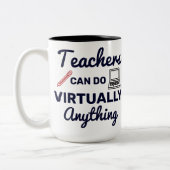 LehrerInnen können praktisch alles Funny Zitat mac Zweifarbige Tasse (Links)