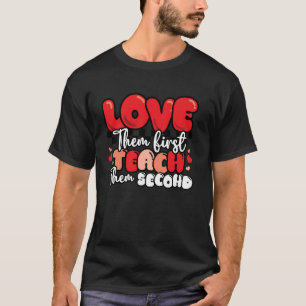 Lehrertag Liebt sie zuerst Lehrt sie zweitens Gesu T-Shirt