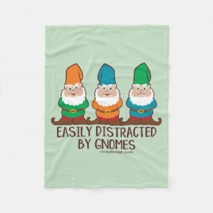 Leicht abgelenkt durch Gnomes Fleecedecke