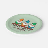 Leicht abgelenkt durch Gnomes Pappteller (Schrägansicht)