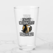 Leicht abgelenkt durch Hunde und Bierglas Glas (Rückseite)