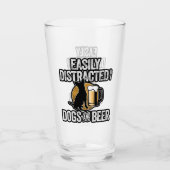 Leicht abgelenkt durch Hunde und Bierglas Glas (Vorderseite)