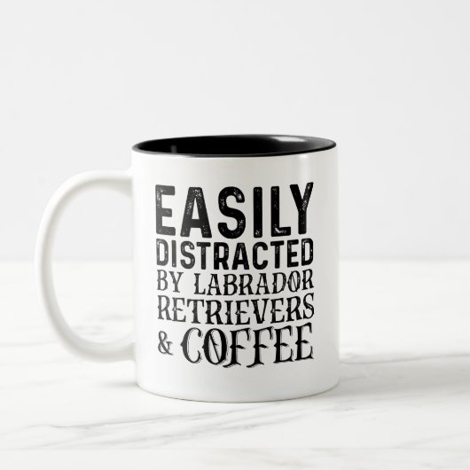 Leicht abgelenkt durch Labrador Retrievers und Cof Zweifarbige Tasse (Links)