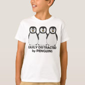 Leicht abgelenkt durch Pinguine T-Shirt (Vorderseite)