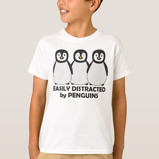 Leicht abgelenkt durch Pinguine T-Shirt (Vorderseite)