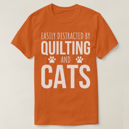 leicht abgelenkt durch Quilting und Katzen T-Shirt (Design vorne)