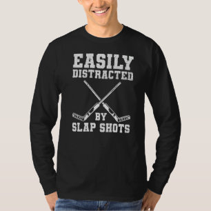 Leicht abgelenkt durch Slap Shots Zitat für einen  T-Shirt
