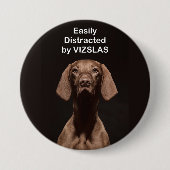 Leicht abgelenkt durch VIZSLAS Button (Vorderseite)