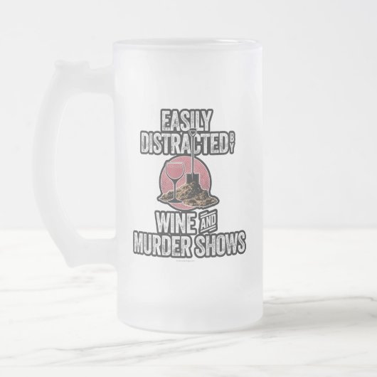Leicht abgelenkt durch Wine and Murder Shows Mattglas Bierglas (Links)