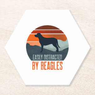 Leicht abgelenkt von Beagles, die laufen Untersetzer