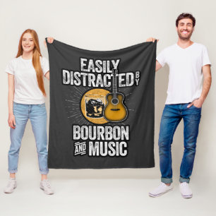 Leicht abgelenkt von Bourbon und Music Fleece Blan