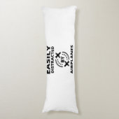 Leicht abgelenkt von Flugzeug lustiges Pilot-Flugz Seitenschläferkissen (Vorderseite Vertikal)