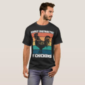 Leicht abgelenkt von Hühnern Landwirtschaftliche L T-Shirt (Vorne ganz)