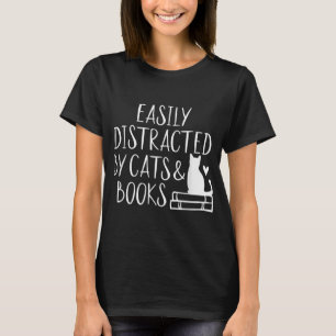 Leicht abgelenkt von Katzen und Büchern - Niedlich T-Shirt