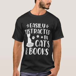 Leicht abgelenkt von Katzen und Büchern Niedliche T-Shirt