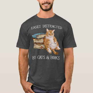 Leicht abgelenkt von Katzen und Buchliebhabern T-Shirt