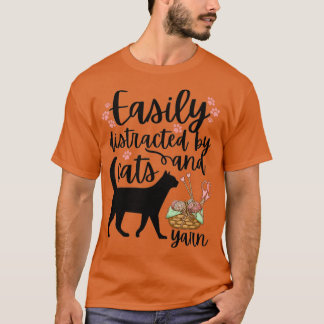 Leicht abgelenkt von Katzen und GarnTShirt T-Shirt