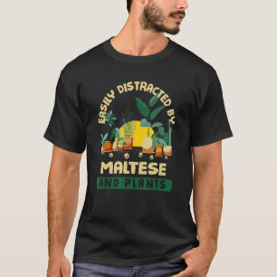 Leicht abgelenkt von Maltesisch und Pflanze Maltes T-Shirt