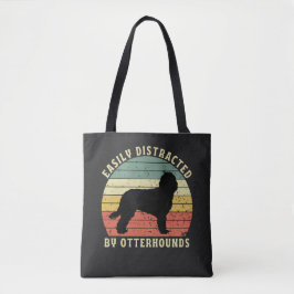 Leicht abgelenkt von Otterhounds Tasche