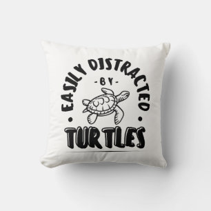 Leicht abgelenkt von Turtles Funny Kissen