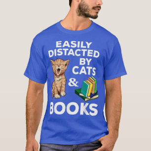 Leicht abgelenkte Katzen und Bücher, die für Cat L T-Shirt