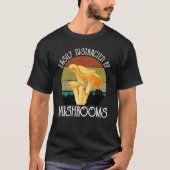 Leicht abseits von Pilzen Chanterelles Mushro T-Shirt (Vorderseite)