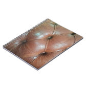 Leicht auf brauner Ledersofa-Oberfläche, textureab Notizblock (Linke Seite)