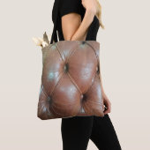 Leicht auf brauner Ledersofa-Oberfläche, textureab Tasche (Von Nahem)