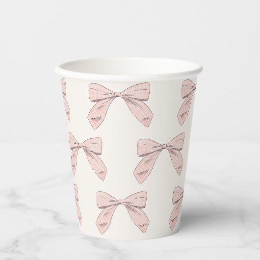 Leicht rosa Kariert Bow Elegante Girl Baby Dusche Pappbecher (Vorderseite)