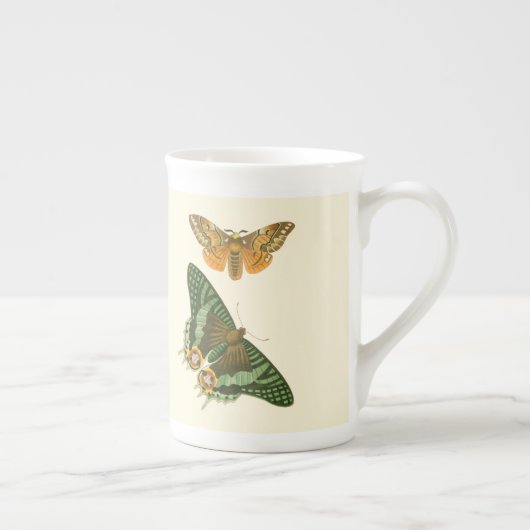 Leicht umgrenzte Schmetterlingsmalerei Porzellantasse (Rechts)