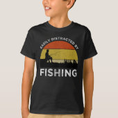 Leicht vom Fischfang abgelenkt T-Shirt (Vorderseite)