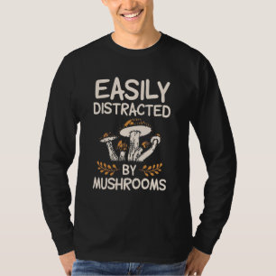 Leicht vom Pilz abgelenkt T-Shirt