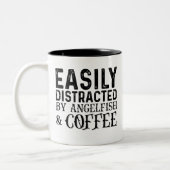 Leicht von Angelfisch und Kaffee abgelenkt Zweifarbige Tasse (Links)